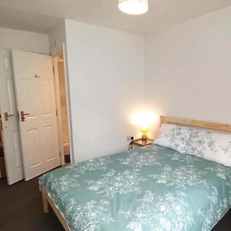 Bright, Chilled Ensuite Db Room In A Shared Flat! Londen Buitenkant foto