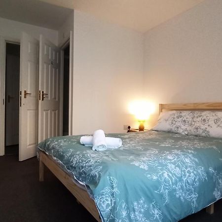 Bright, Chilled Ensuite Db Room In A Shared Flat! Londen Buitenkant foto