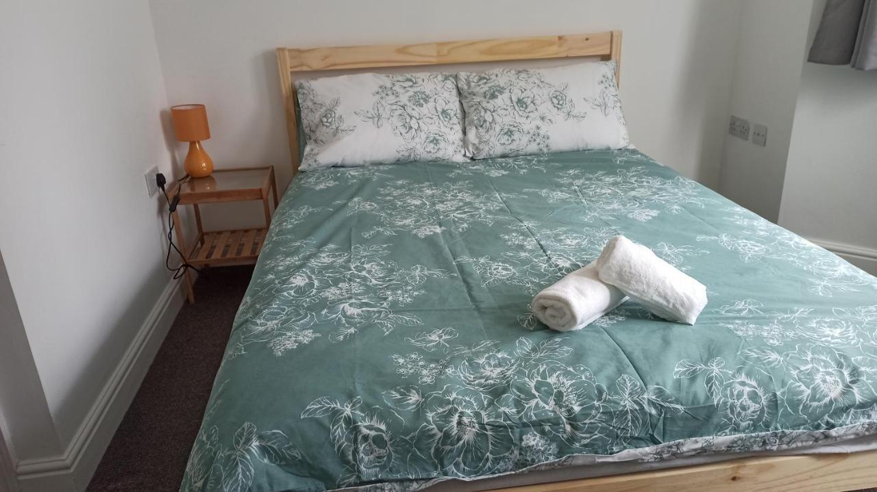 Bright, Chilled Ensuite Db Room In A Shared Flat! Londen Buitenkant foto