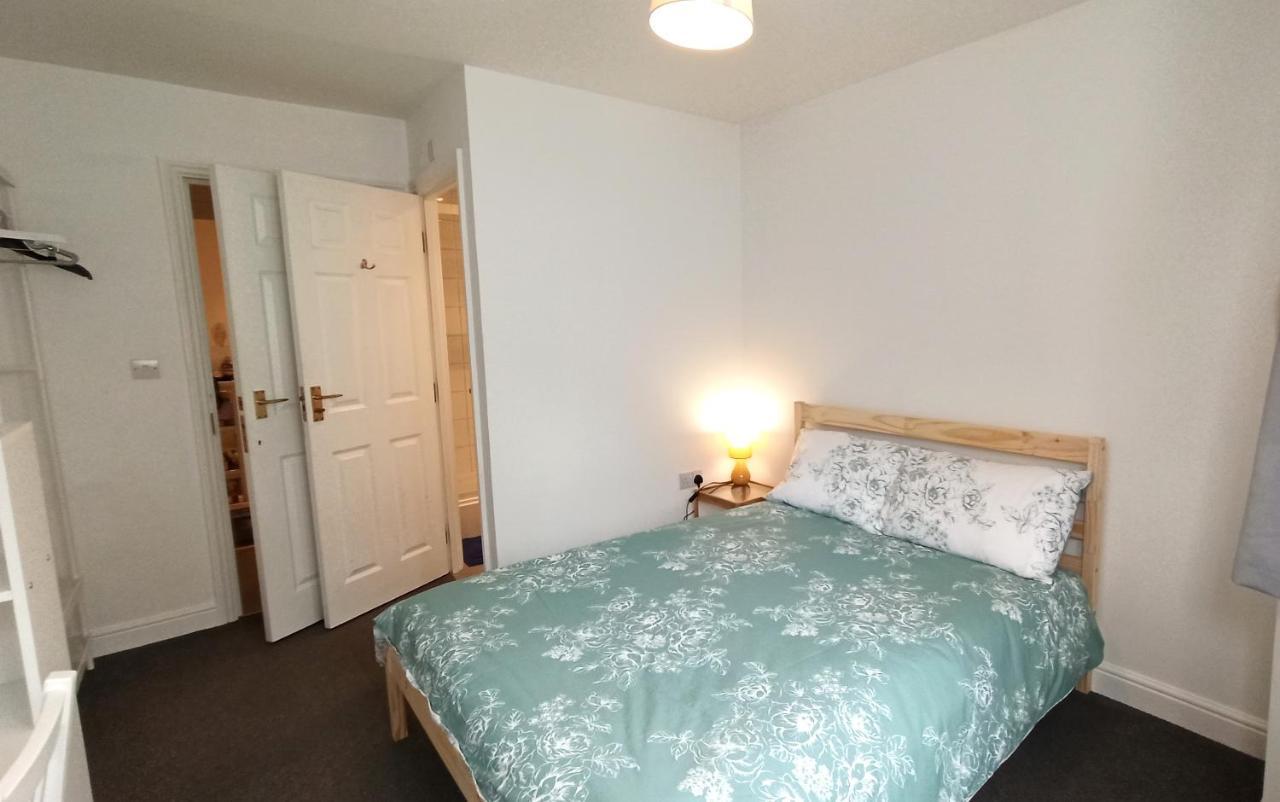 Bright, Chilled Ensuite Db Room In A Shared Flat! Londen Buitenkant foto
